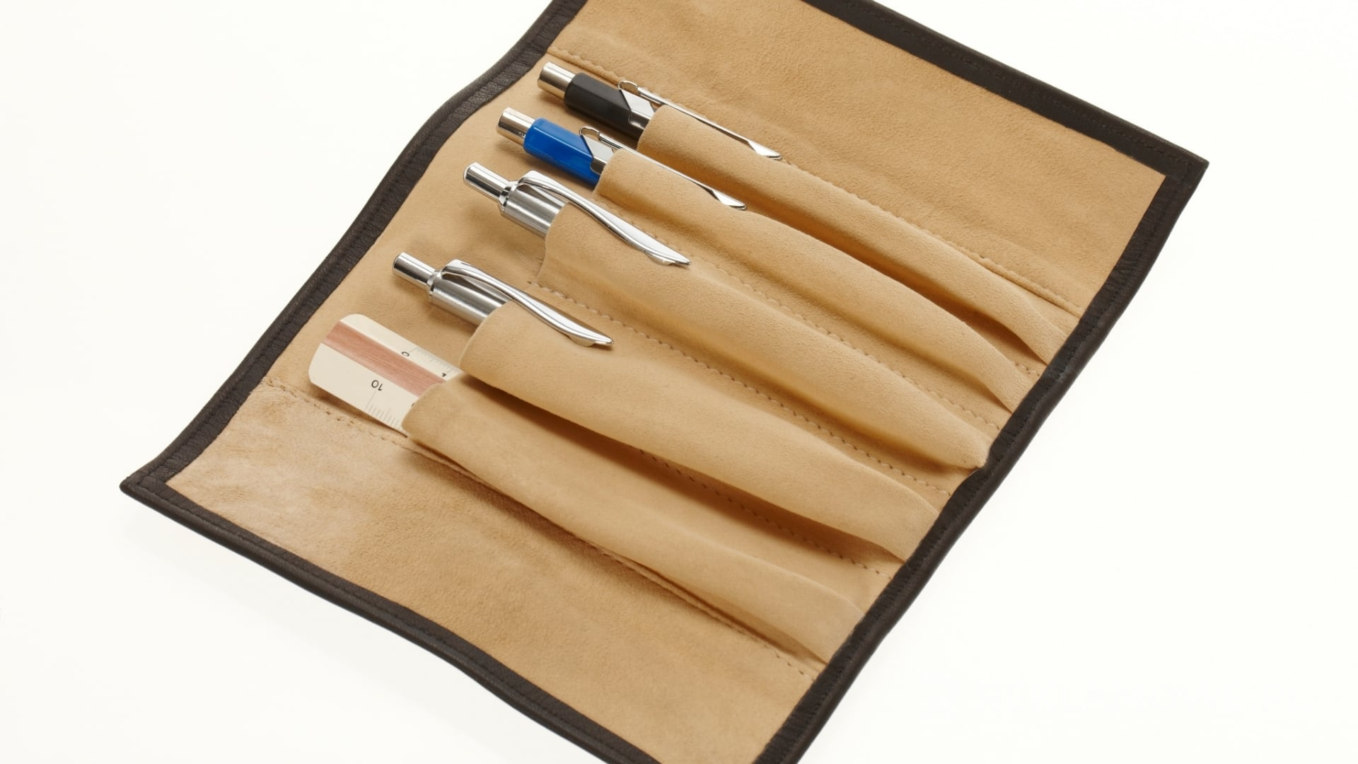 Eko piórniki reklamowe na biurku