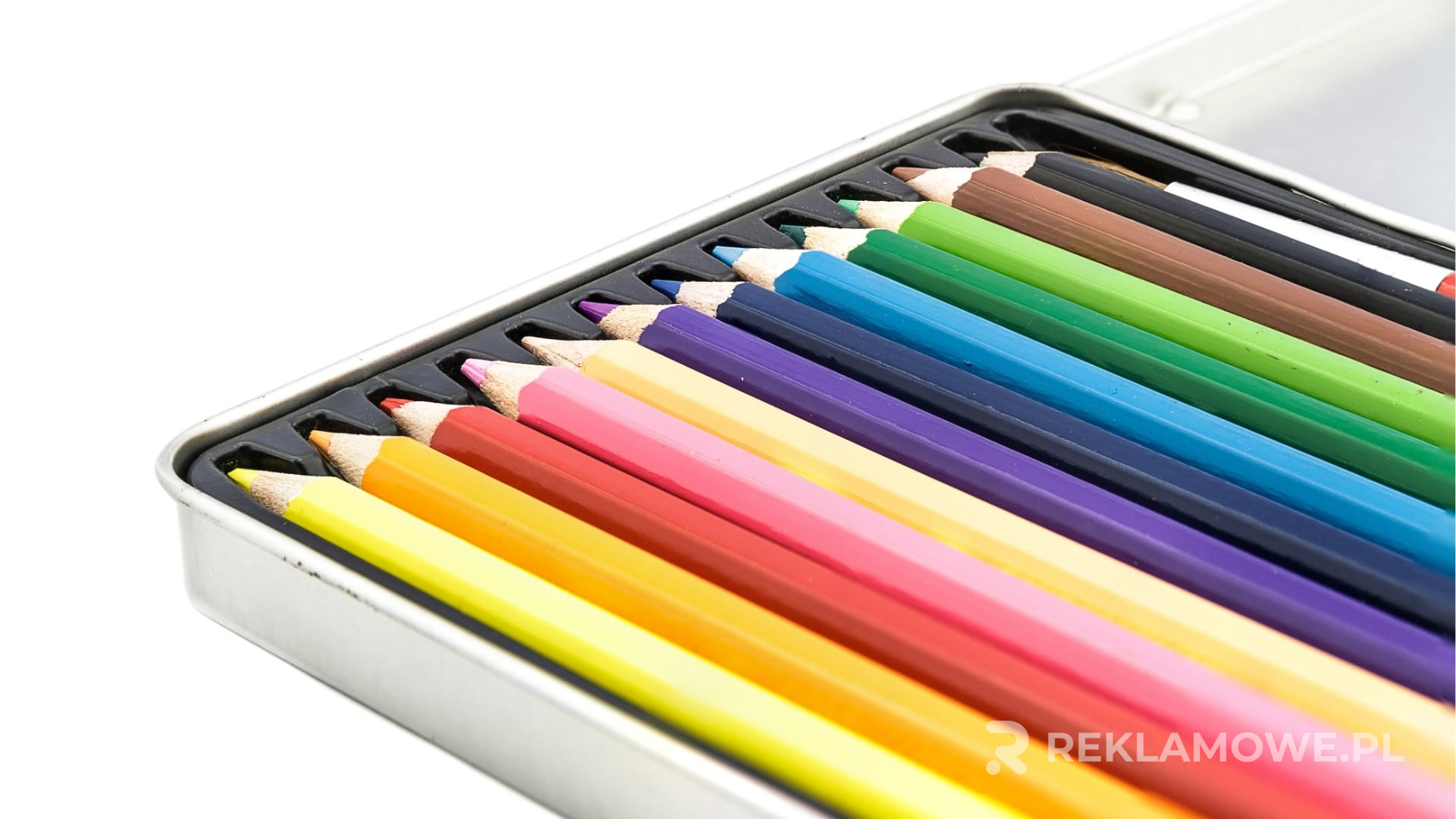 Dobieranie kolorów piórników reklamowych do logo firmy