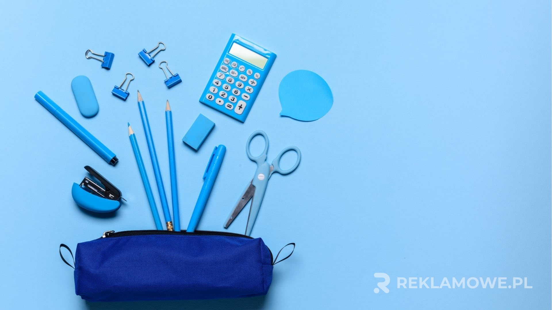 Piórniki reklamowe na biurku